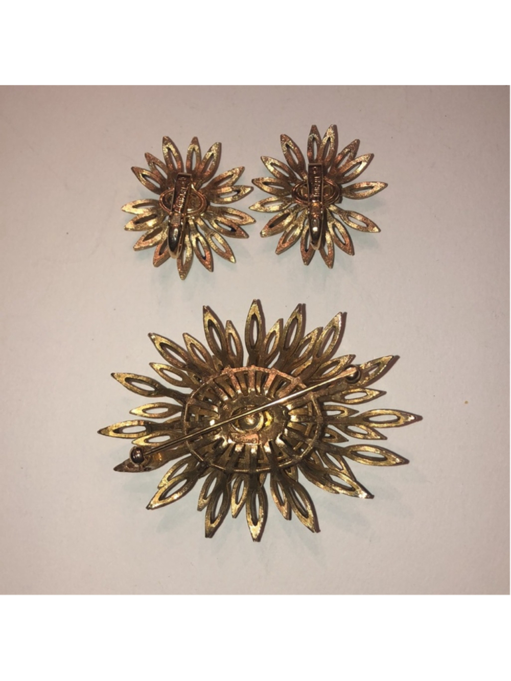 Trifari Crown Gold Tone Blue Cabochon Green Enamel 3D Floral Brooch Earrings Set - Picture 6 of 8